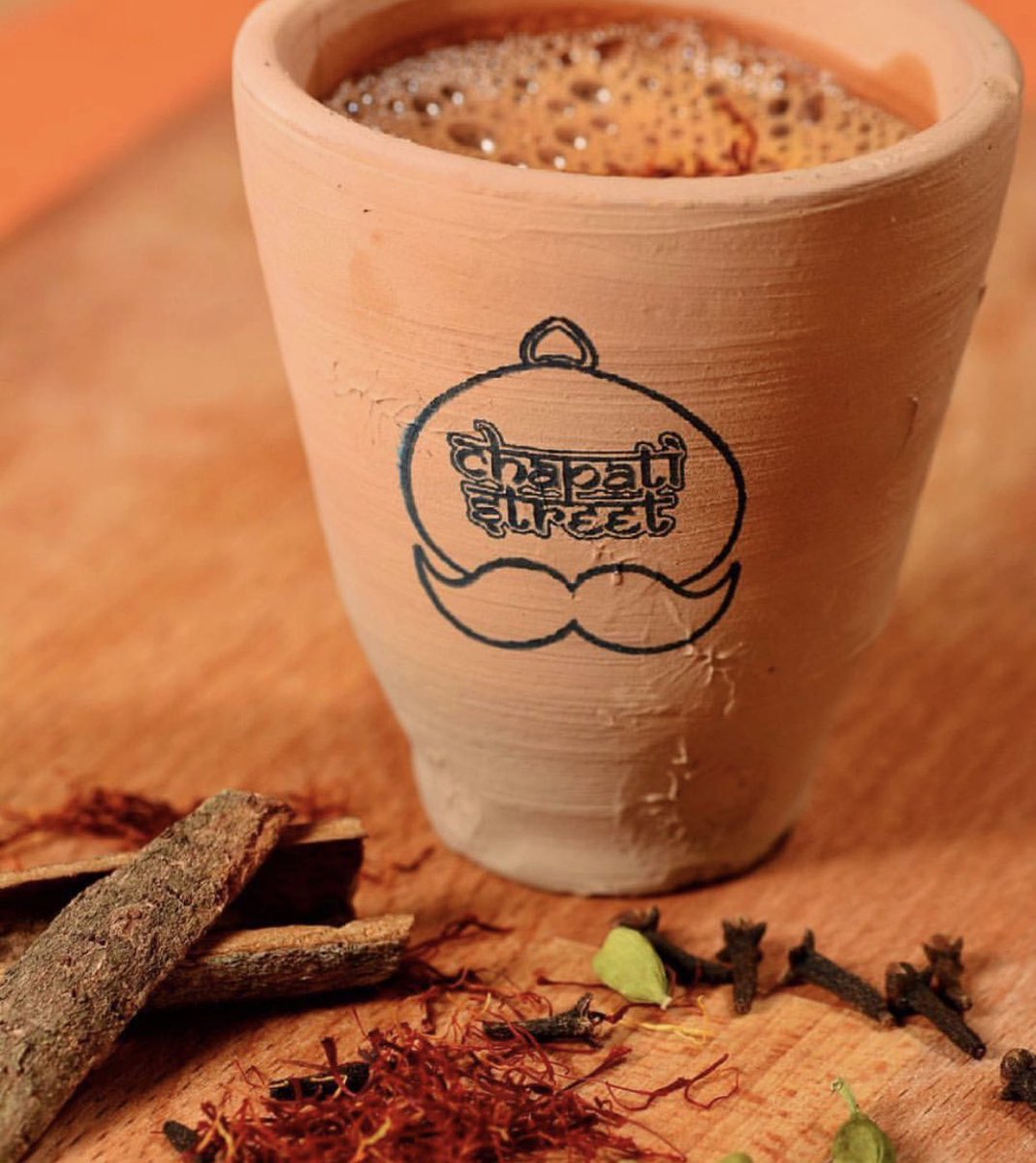 StreetChapati's tweet photo. تفضّلون الكرك فـ كوب عادي ولا فخّار ؟
جربوا الكرك بـ الفخّار عندنا، وعطونا رايكم 

قريبـًا، في استاد هزاع بن زايد https://t.co/t3CCMxwE8v