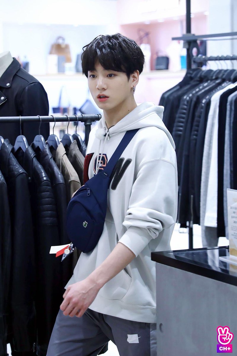 KOOKIFUL_JK's tweet photo. VLIVE(ch+)_runbts
behind_JUNGKOOK🐰❤
#jungkook #jk #runbts #vlive
@nahyunkim56 @BTS_twt https://t.co/lQFwwR6d08