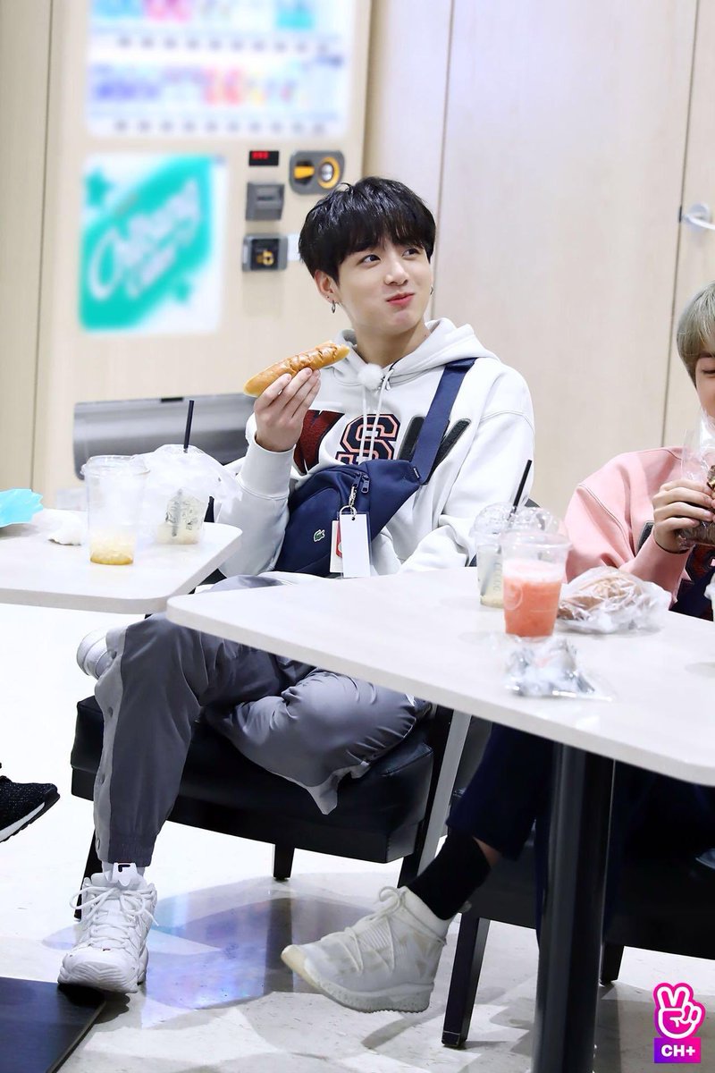KOOKIFUL_JK's tweet photo. VLIVE(ch+)_runbts
behind_JUNGKOOK🐰❤
#jungkook #jk #runbts #vlive
@nahyunkim56 @BTS_twt https://t.co/lQFwwR6d08