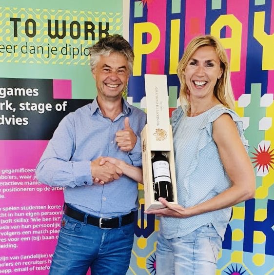 Deze knappe blondine is onze nieuwste aanwinst als recruiter. Wij stellen graag aan u voor, Tanja Stoel.