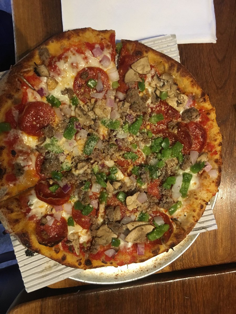 LisaSLodico's tweet photo. Passing through Cleveland last week I had to stop at @216Pizza for lunch. So good!! https://t.co/VXjmAirWTe