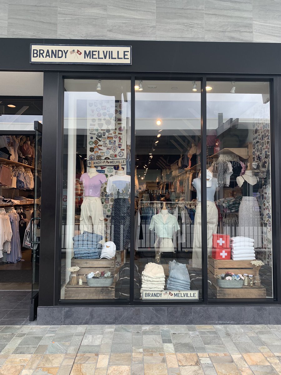 ヘイシスター ハワイにもお店があるbrandy Melvilleって最近90年代っぽくて可愛いと思うデザインの服が多いんだけど サイズがワンサイズしかないってどうなの しかもモデルみたいに細い子が着てちょうど良いくらい小さめの作り せっかく可愛いの