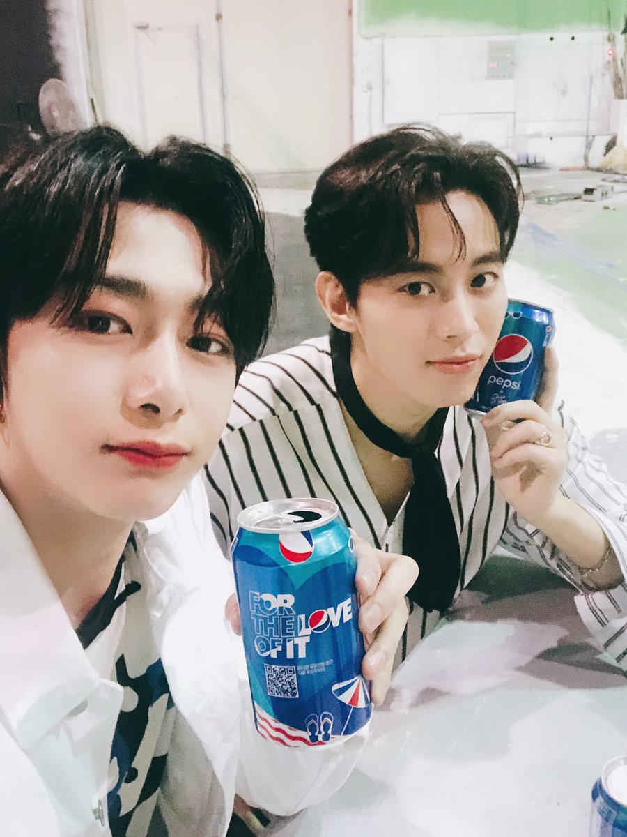 OfficialMONSTAX's tweet photo. [#형원] 쿨러브 많이 사랑해주세요ㅎㅎㅎ 여름엔 #펩시 #COOL_LOVE https://t.co/Js7Jj5eOn7