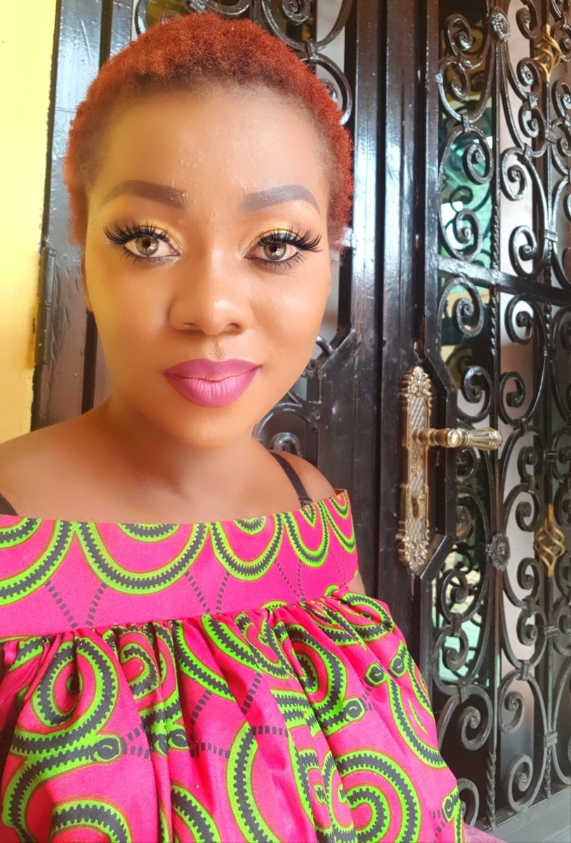 kmerzik's tweet photo. 🎶🎙️🎼 Celui ou celle qui parle de mes joues ici je fini avec 😂😂😂😂😂 Bisous famille 😘😘😘😘 #manibella #manimoney 🇨🇲 #Kmerzik https://t.co/6a8hKcVSEV https://t.co/fi3K8cfOrM