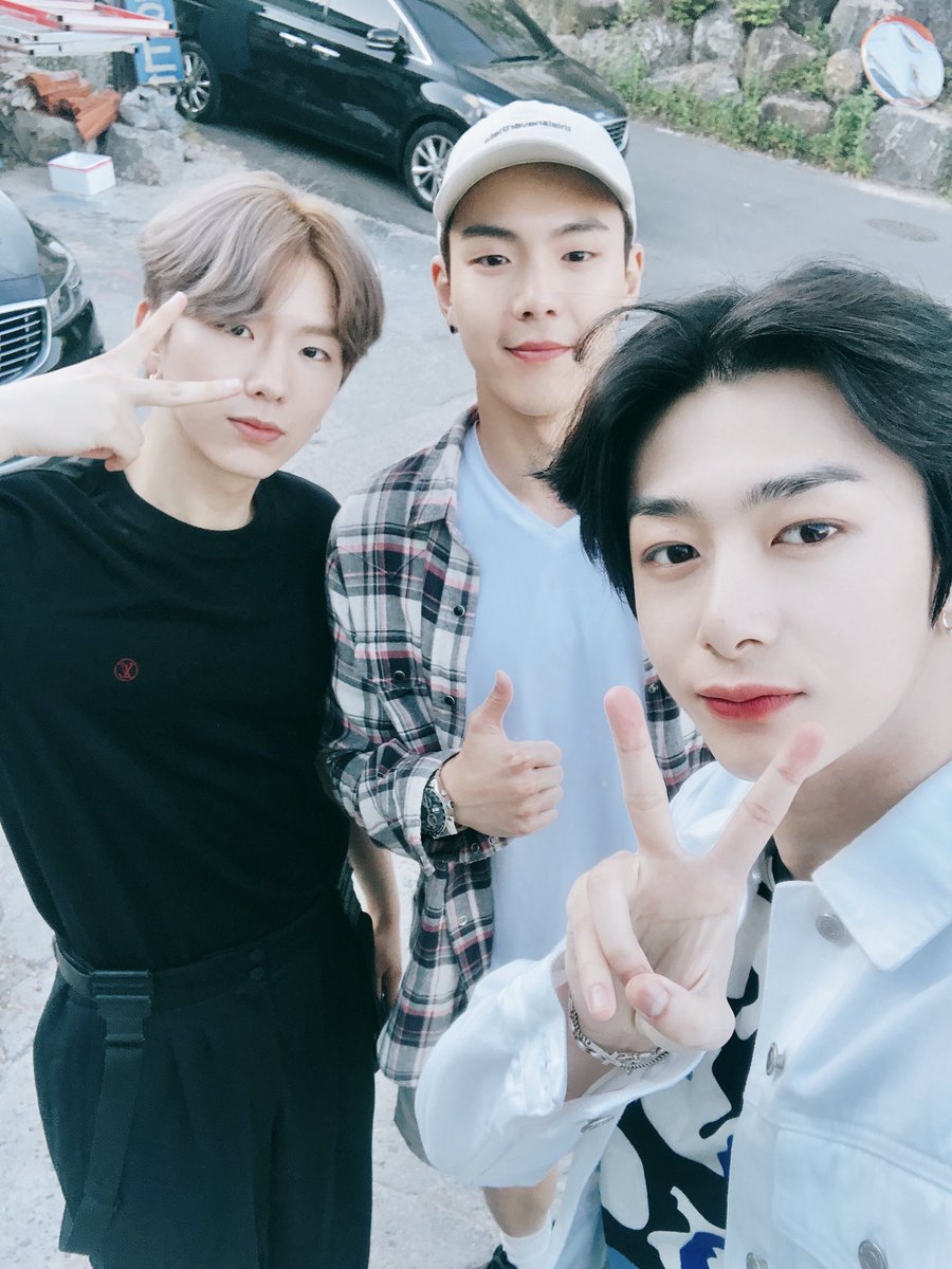 OfficialMONSTAX's tweet photo. [#형원] 뮤비촬영장에 멤버들이 응원와줘서 힘내서 촬영 잘 할 수 있었어요 ㅎㅎ #COOL_LOVE https://t.co/gyePtFe5GT