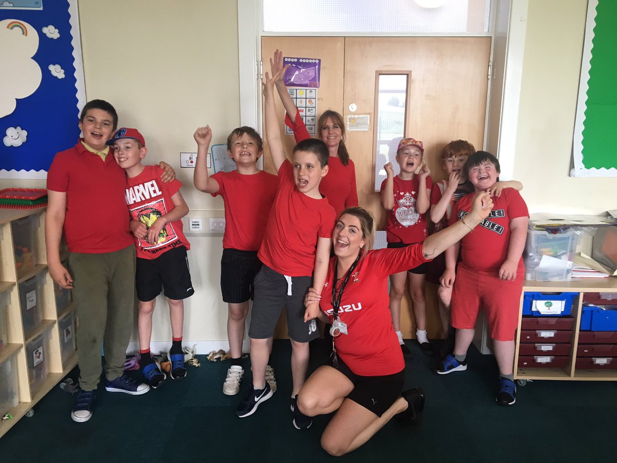 YsgolPenCoch's tweet photo. Red team are ready for sports day #falconsclass https://t.co/398AuxtYi0