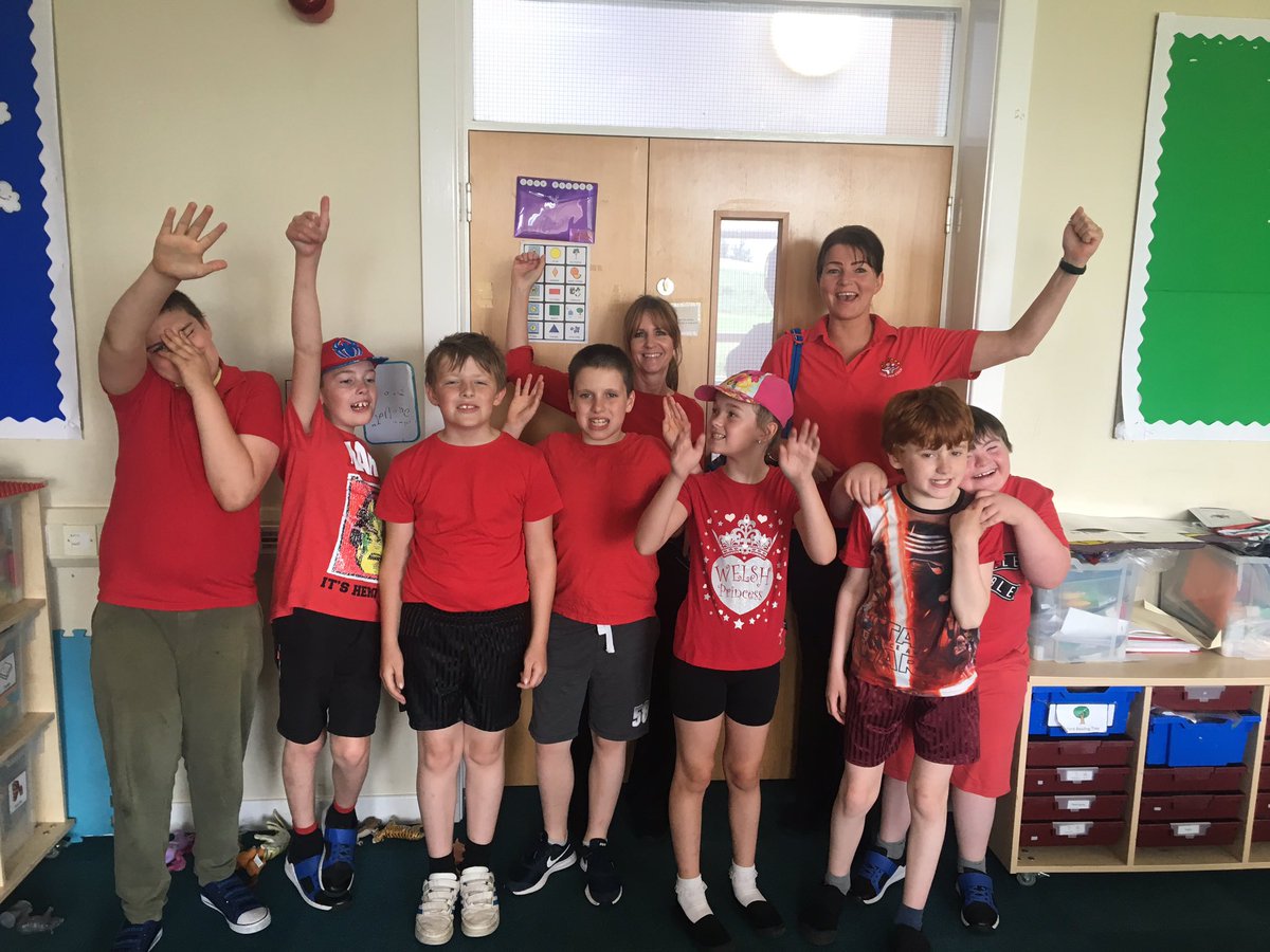 YsgolPenCoch's tweet photo. Red team are ready for sports day #falconsclass https://t.co/398AuxtYi0