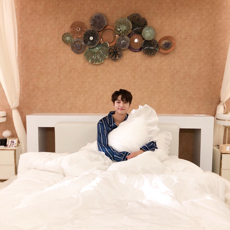 Official_IFNT's tweet photo. [#INFINITE][📺] PM 10:00 KBS2에서 방송되는 <단, 하나의 사랑> 많은 시청 바랍니다.

#사진_찍으신분_어디_계세요 #제_백팔배_받으셔야하는데😭 https://t.co/cxd0SfCc2S