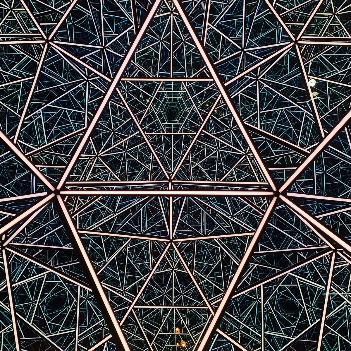 EnzymeComms's tweet image. Icosahedron - a polyhedron with 20 faces. Icosahedrons can be convex, like this example built using one way mirrors, or concave, forming shapes similar to stars. #Science #geometric #sciencecommunication