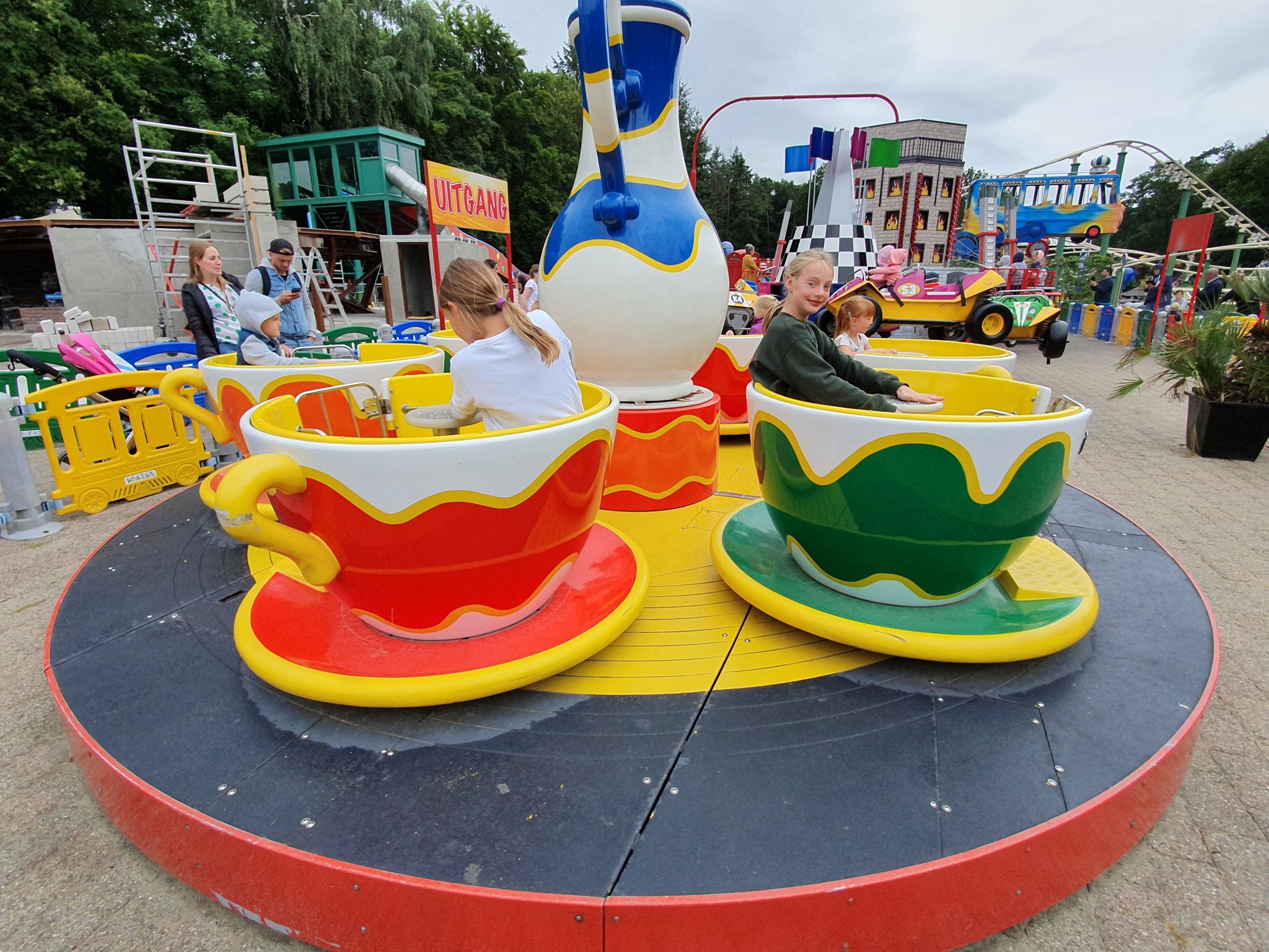 Kinderpretpark Julianatoren (dejulianatoren) / Twitter