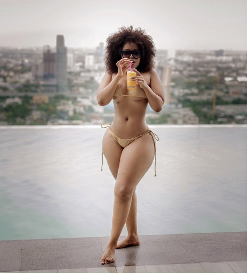 noziphozulu0's tweet photo. It actually hot in this side of the world ..... taking a break from business meetings to show off my Flat tummy , credit to my tea : @zeehealth2
#multibusinessowner https://t.co/7KRnde4xGi