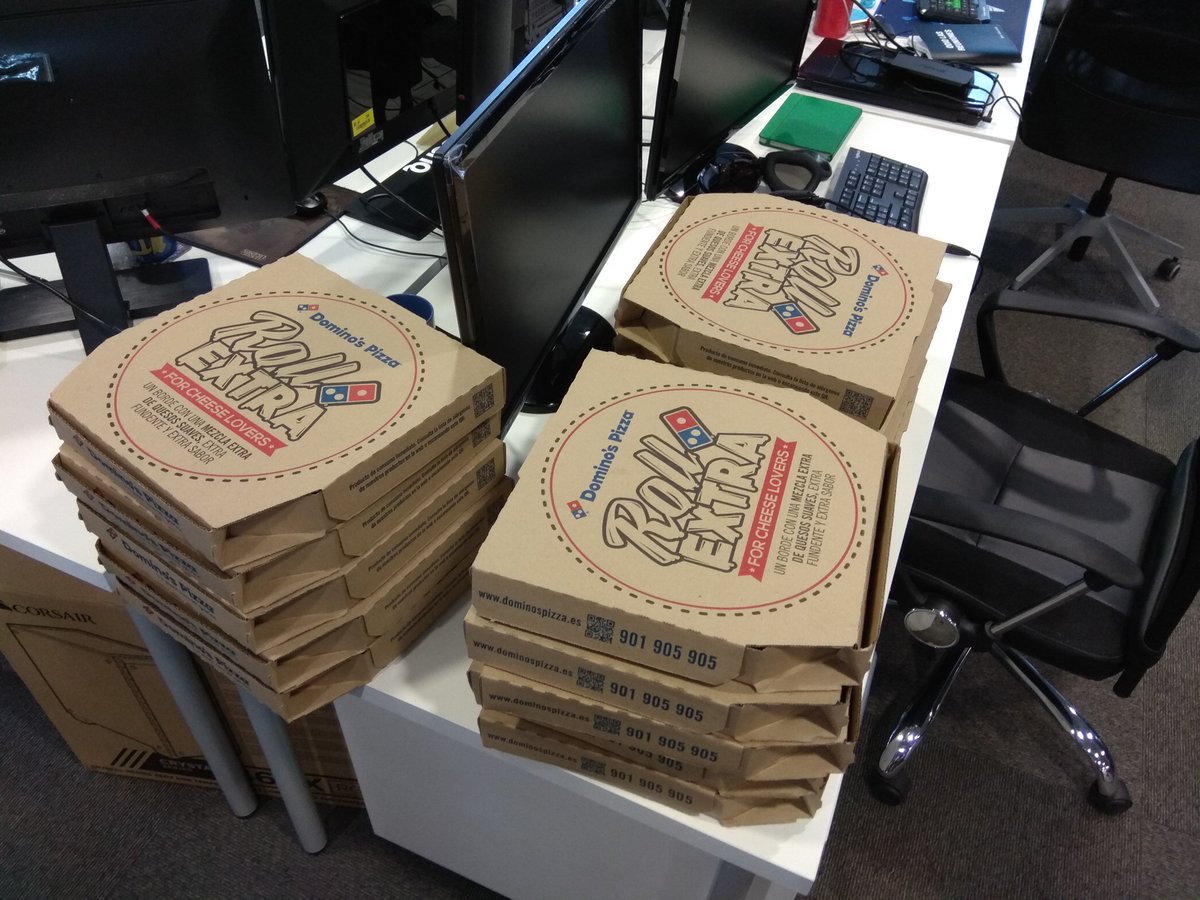 LVPes's tweet photo. Hemos vuelto de Gamergy esmayaos, menos mal que tenemos a @DominosGaming, que nos cuida de maravilla.
¡Así da gusto tener una pizza oficial, gracias Domino's! #LVPxDominos https://t.co/H6KWZG5Ya1