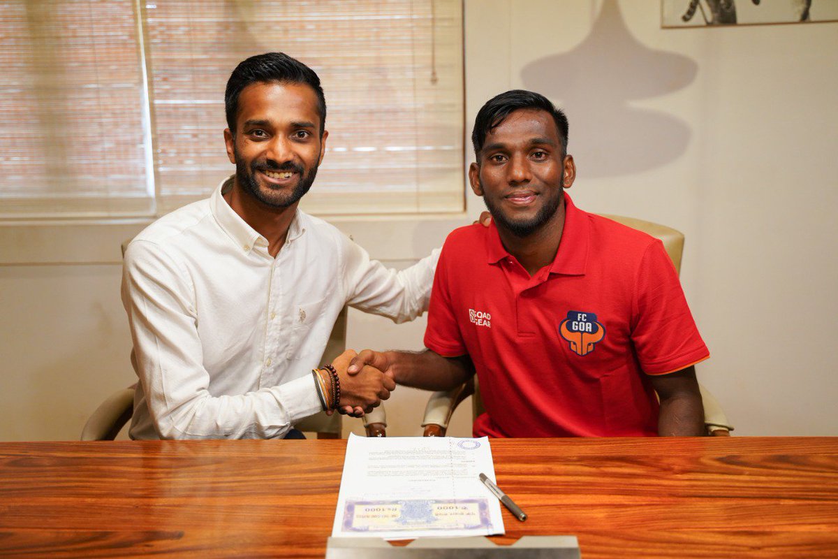 FCGoaOfficial's tweet photo. Fast. Explosive. Skillful. Romario is a Gaur! 😎🧡

The 22-year-old winger has signed a 3-year contract from @ChennaiCityFC and will spend the upcoming season on loan at @Mohun_Bagan. 

#WelcomeRomario #NowWeRise https://t.co/LxqRPRdmnt