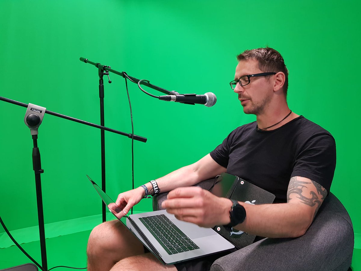 CLICKHEROS's tweet image. #Podcasts sind seit Ende 2018 wieder in aller Munde ... oder Ohr ... und werden gerade für Marketer extrem spannend. Wir waren heute bei Podcast-Profi Dirk Heinrich von die.Verbreiter und haben unsere erste eigene Podcast-Folge aufgenommen, was uns sehr viel Spass gemacht hat ...