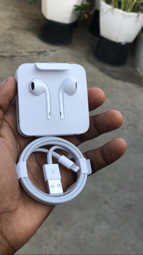 ItemsGh's tweet photo. Original iPhone:
1. Cables @ 50cedis
2. Charger head @ 20cedis
3. EarPods @ 100cedis
•Call/whatsapp on 0542865329
•Delivery availabile at a fee
#itemsgh
__________________________________________
#SarkDay #KingSark #ALPHASZN #Highest #CelebratingSarkTheAlpha https://t.co/cXMIESkbHT