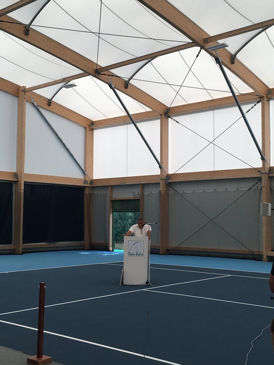 ACSproduction44's tweet photo. Le week-end dernier se déroulait l'inauguration de la nouvelle salle de sport de la commune de Belin-Béliet en Gironde. Ce court de tennis couvert est maintenant prêt à accueillir les sportifs ! 🎾

#architecture #batiment #sport #tennis #Gironde https://t.co/1qv5TaOeqj