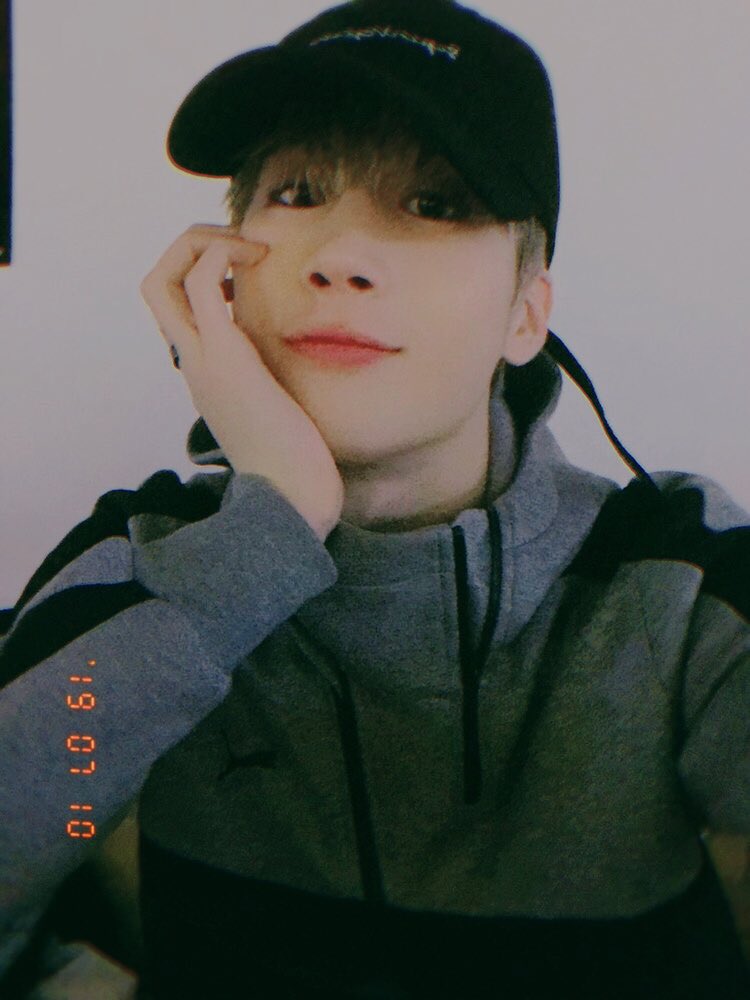 ultsshwa's tweet photo. ❝I love you, even if you’re not by my side, I love you. Because you will be living somewhere in this world and in my heart.❞
#PDX101SelcaDay #PDXSelcaDay #프로두스X101 #PDXSD #ProduceX101SelcaDay https://t.co/7r1vMPuJjX