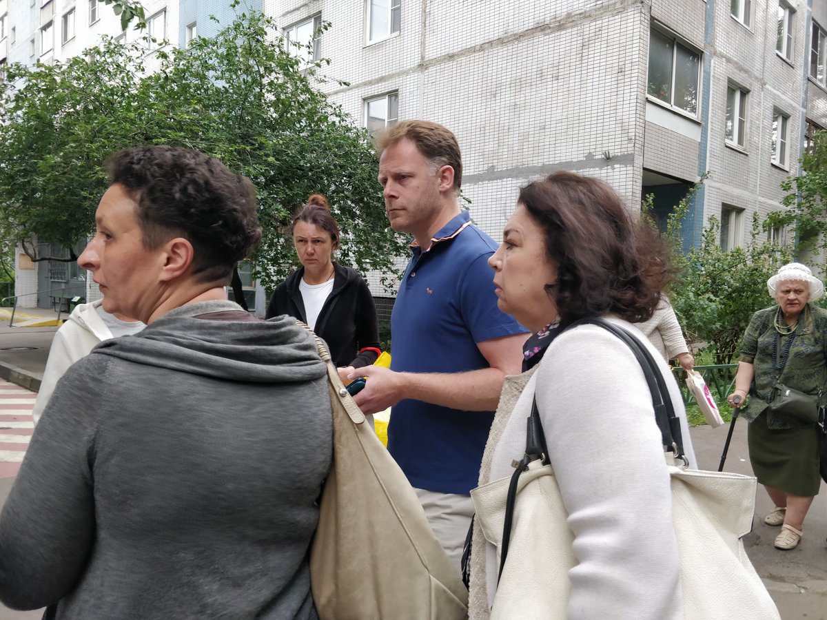 A_Molev's tweet photo. Перенос входа в школу, капитальный ремонт дома, ряд проблем с парковочными местами, патрулирование района в ночное время и многие другие вопросы обсудили на встрече с жителями 8-го дома по Знаменской улице...
https://t.co/2QRpqoScs3
#Молев #МГД #ВАО #Преображенское #жители https://t.co/7Z0r87uuQ6