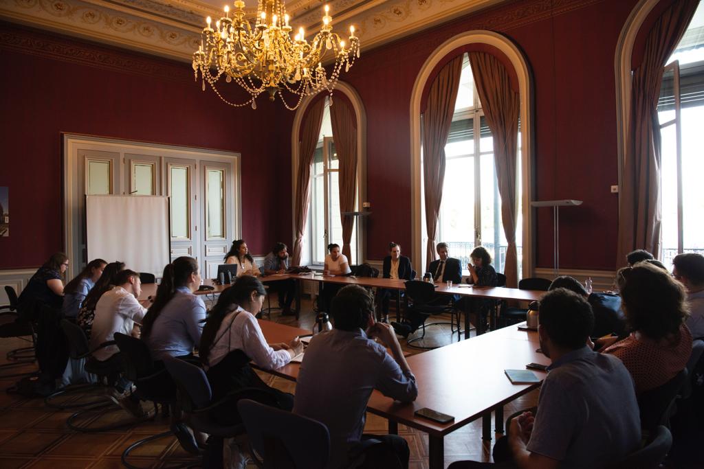 EUJS's tweet photo. 🥁For the 1st time during our #EUJSAmbassadors to the UN Seminar we met with the Human Rights Committee and its former Chair Prof. Dr. @yuvalshany1💪 🔝
Expertise-filled contrast to the over-politicized Council.
#EUJSatUN #HRC41 https://t.co/bf5W698BPg