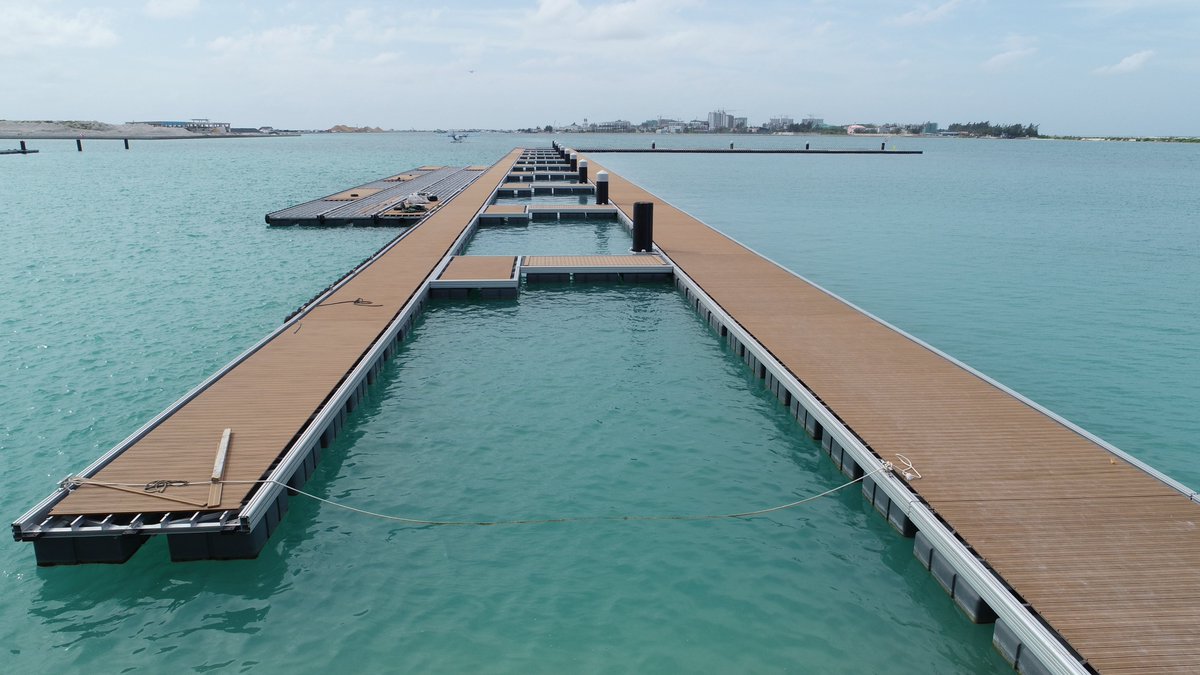 MACLmedia's tweet photo. New Seaplane Terminal updates @VelanaAirport
-Total building structure completed.
-Installation of facades in progress and escalators installed.
-Air conditioning, electrical and plumbing works underway.
-Two seaplane floating docks installed.
#VIAdevelopment https://t.co/idT4N9PKDf
