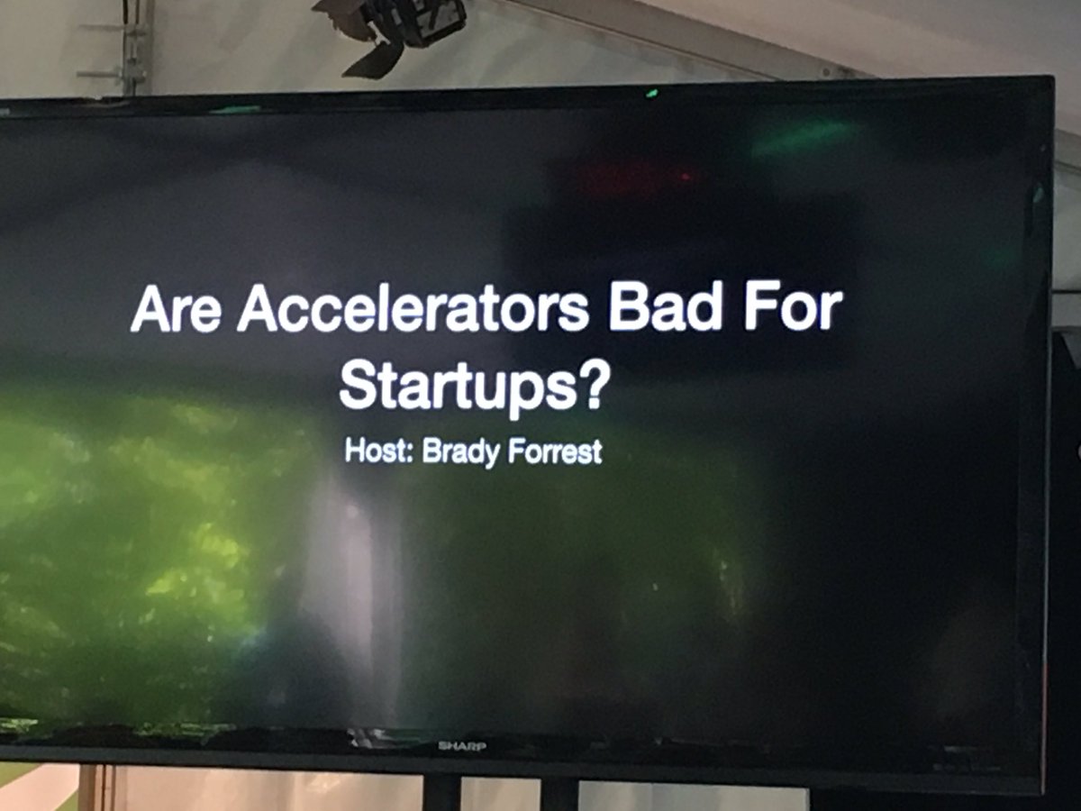 AccelerateurM's tweet photo. Oxford debate in #Acceleratorfest among #StartUpFest : are accelerators bad to startups ?
Big issue ! https://t.co/XE0gbtwwme