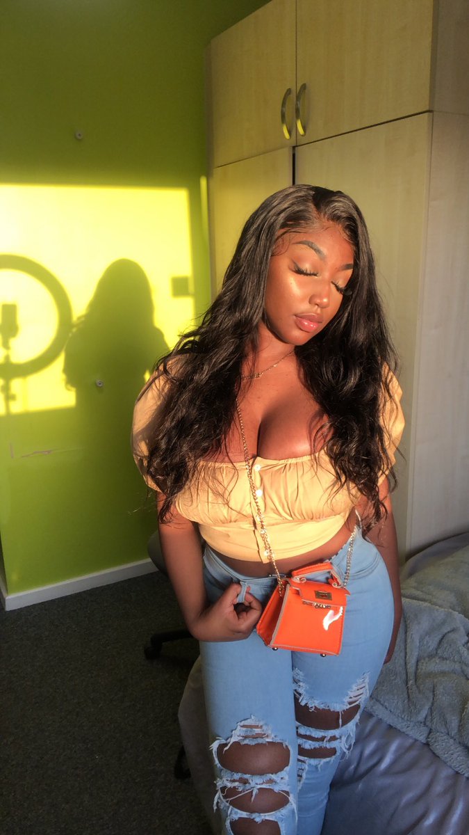 Yesitsrayee's tweet photo. Pay my tuition fees🥵 https://t.co/LkJKfz63YT