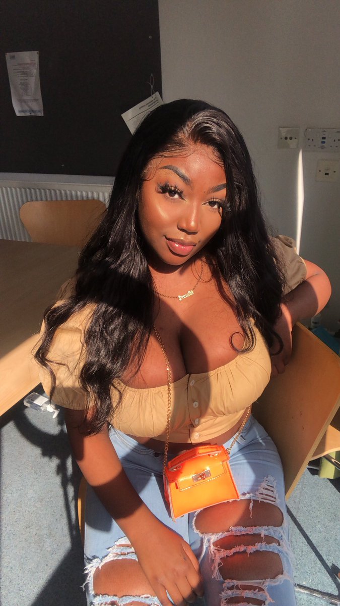 Yesitsrayee's tweet photo. Pay my tuition fees🥵 https://t.co/LkJKfz63YT