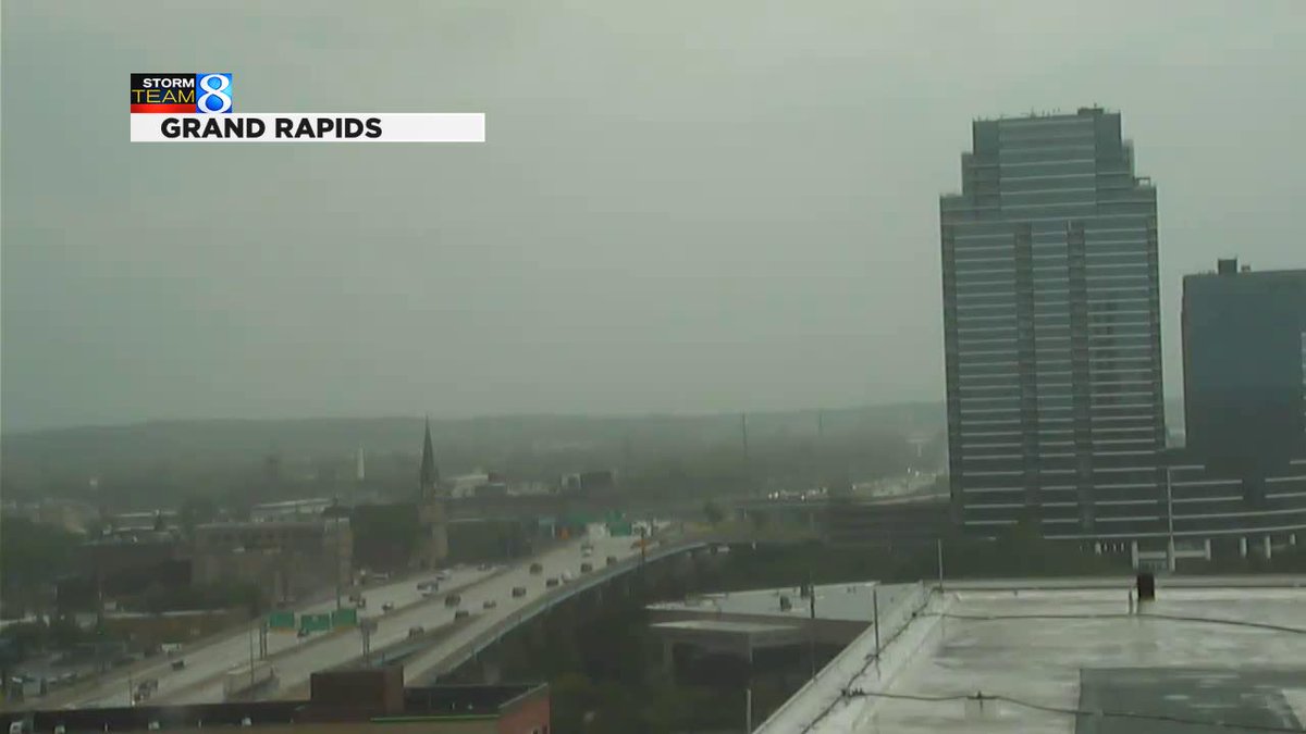 WOODTV's tweet image. Grand Rapids at 6:30 a.m. and 8:30 a.m.  #quickshowers #dryingout #heatingup #trackingrain #wmiwx