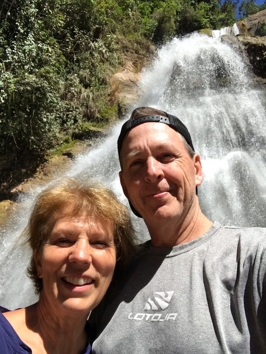 cassbatess's tweet photo. I’m fr obsessed with my parents, like look at these angels :’)) https://t.co/LpgAzsFqz5