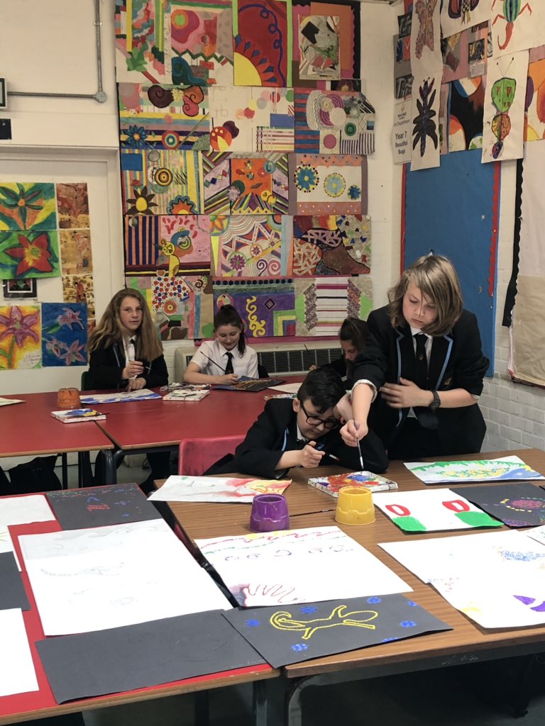 markhallart's tweet photo. Our wonderful y7’s at MHA completing their artwork in their lunch break. Such commitment. Love teaching these guys. https://t.co/DpTMPjjU9w