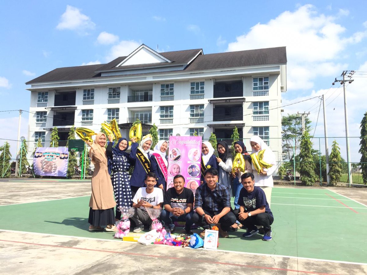 Widyamorr's tweet photo. I got this. Tepat dihari bertambahnya usia. Bertambah pula gelar dibelakang nama. Proud of me❤
Bersama manusia manusia terbaik dalam 24/7 aku❤❤❤ https://t.co/lexMfqJXMA