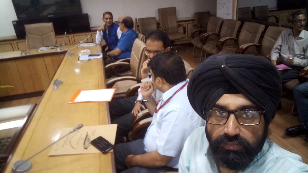 AIIMSRDA's tweet image. First step in safeguarding doctors throughout the country.. RDA AIIMS was on a panel discussion today with @drharshvardhan @MoHFW_INDIA on how to draft and enforce a central law to curb the growing violence against doctors in India. @republic @ANI @ndtv @cnnbrk @aajtak @UnitedRda