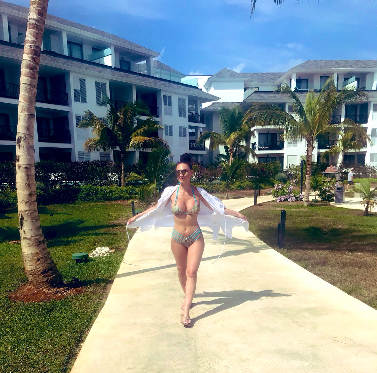 KarateMark215's tweet image. 👀 Sheesh
#WCW always goes to the misses. I gota say, she’s not bad to hang on the beach with. Ayo @975TheFanatic if I bring her, can I get some #975Fanfest tix?