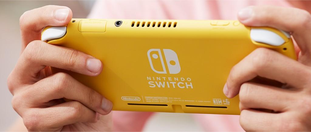 Riccmart's tweet photo. Nintendo Switch Lite es la nueva consola de Nintendo pensada para ser más portátil y asequible. A cambio no permite separar los Joy-Con ni tampoco conectarla a la TV mediante el dock. 
#10Jul #FelizMiercoles #Riccmart https://t.co/aYk4AQVPT1