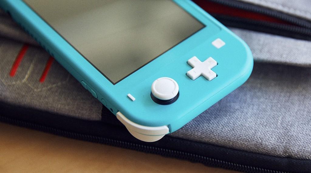 Riccmart's tweet photo. Nintendo Switch Lite es la nueva consola de Nintendo pensada para ser más portátil y asequible. A cambio no permite separar los Joy-Con ni tampoco conectarla a la TV mediante el dock. 
#10Jul #FelizMiercoles #Riccmart https://t.co/aYk4AQVPT1