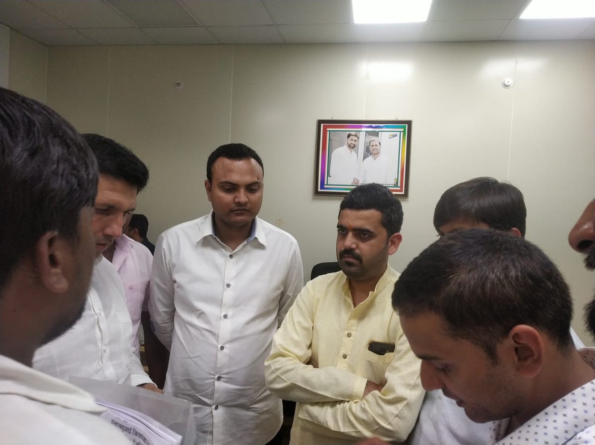 AnkitkumarDedha's tweet photo. मध्यप्रदेश उच्च शिक्षा मंत्री श्री जीतू पटवारी जी से ग्वालियर एनएसयूआई के पदाधिकारी जो की पदयात्रा करके 450 किलोमीटर ग्वालियर से भोपाल आए थे उनकी मुलाकात हुई और विवि में धारा 52 की मांग की।
सचिन_द्विवेदी
गोलू_परमार
@Neerajkundan https://t.co/mDuXR7WGt6