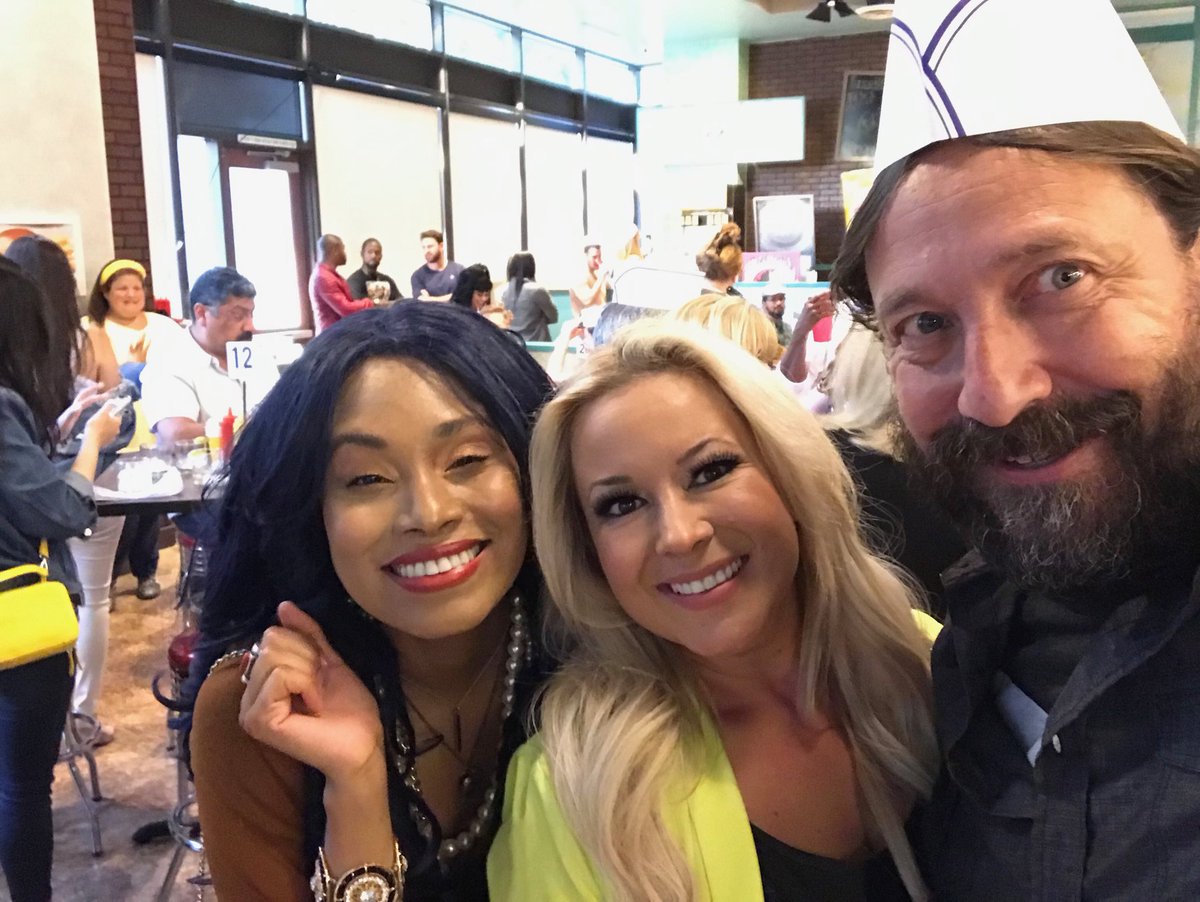Such a great time at the Good Burger pop up. So good to see so many friendly faces from the past! @goodburgerpopup @katrinaajohnson @christyknowings #goodburger #allthat