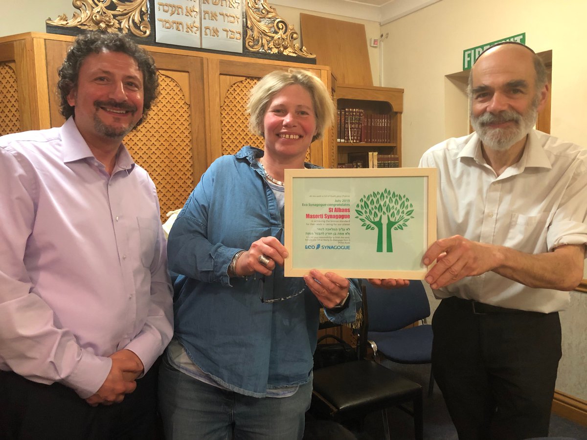 The Bronze EcoSynagogue Award was presented to SAMS by Rabbi Jonathan Wittenberg at Muswell Hill United Synagogue yesterday. It was a great evening featuring all the Jewish denominations working together on one of the most important issues of our time.