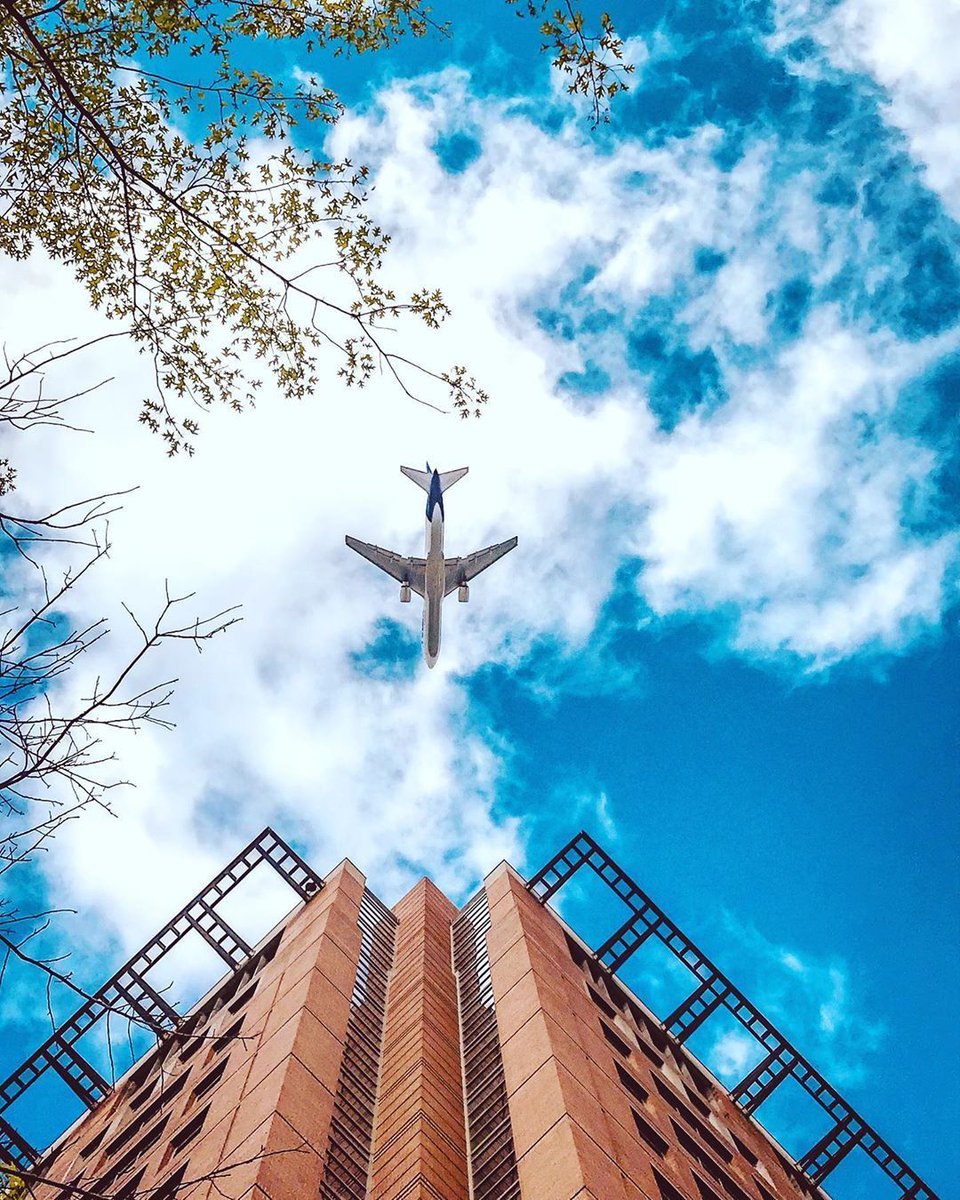 Come fly with me, lets fly, lets fly away! #BostonUSA is the perfect place to visit in the summer with ideal temps, many fun events, and plenty to see and do! Check out BostonUSA.com for all your Boston plans. Photo by: @jordanbestrada (on Instagram)