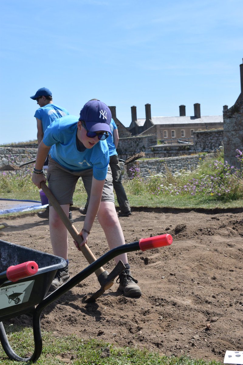 The excavation team have been working in tough conditions: hard ground, hot weather and features have been slow to appear. But we think we have the first wall starting to appear and are looking forward to seeing what else might emerge!