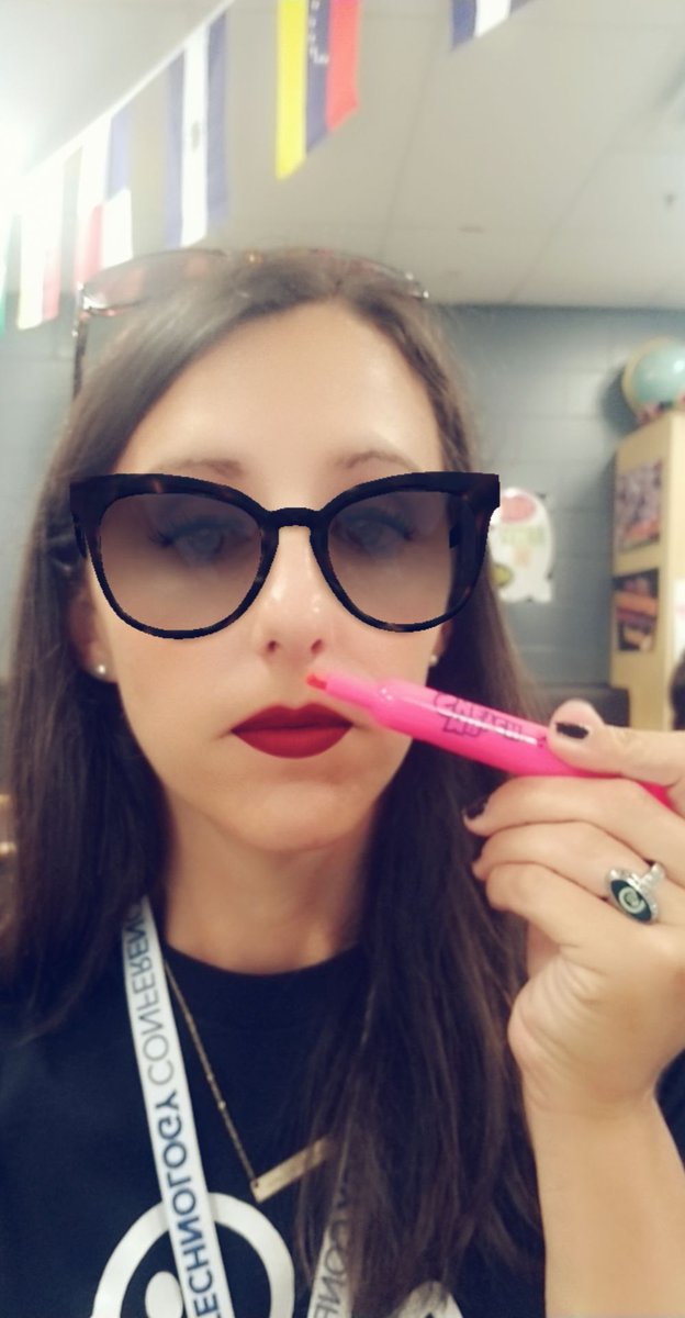 mrsdrewscrew's tweet photo. Not only did this session smell amazing, it was jam packed with Google goodies!! Awesome time @TechTiesThomas @HoorayForHudson @upstatetech #2019utc #mrsketchmarkers #googlemania https://t.co/2e6uOy47kc