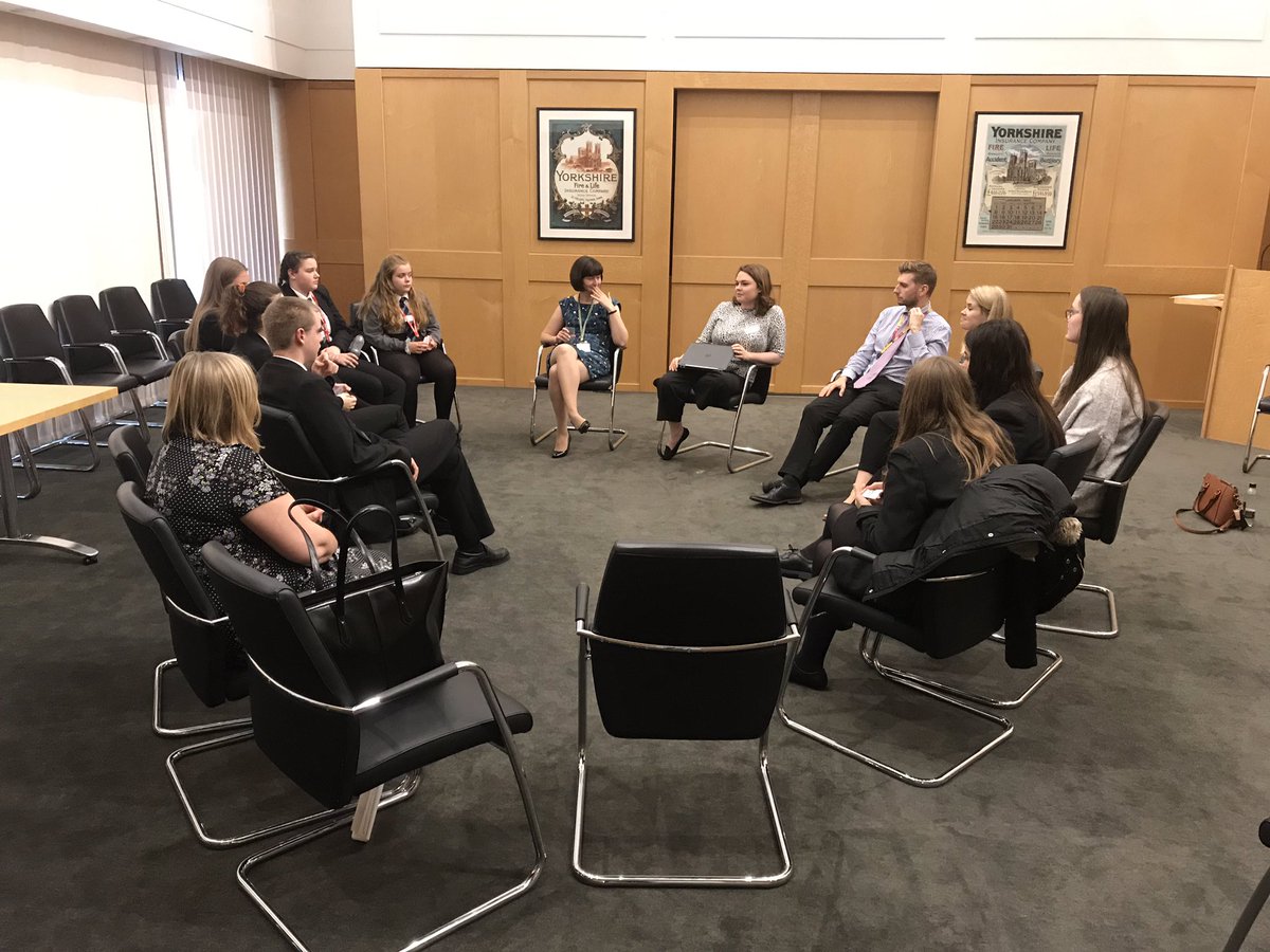 YorkCares's tweet image. Ending the #ProjectDare session with a careers session with our volunteers and a tour of the Aviva building. Lots of high #aspirations being shared and lots of pupils who are keen to have a roof terrace with a view of Selby Abbey @SelbyHigh!