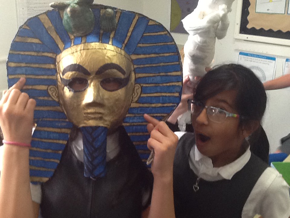 MrWalkerMPA's tweet photo. 5W sharing their amazing Ancient Egypt projects this afternoon! #creative #prouddesigns #AncientEgypt #KingTutsback https://t.co/TxP0c1tzDZ