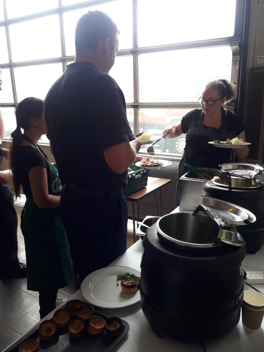 CraigCooperNFRS's tweet image. An absolute pleasure having @GedlingBC #SpringProject @arnoldfirestn today. #WhiteWatch &amp;amp; myself enjoyed getting to know the attendees, followed by a talk on how @nottsfire #CreateSaferCommunities @PulpFrictionCIC brilliant job catering for the event #collaboration @cemmott1981