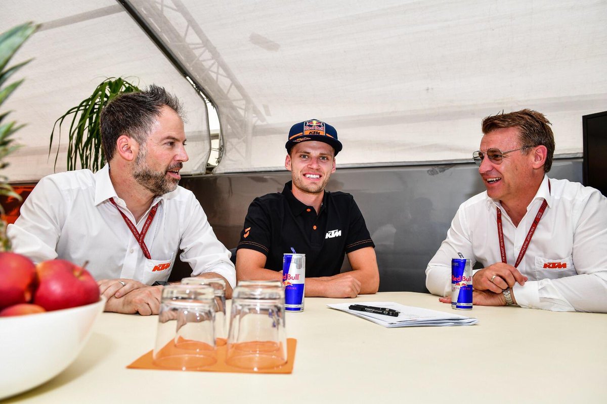 KTMSouthAfrica's tweet photo. Breaking news! @BradBinder_41 will be making the move to @MotoGP in 2020. The former Moto3 World Champion has officially signed a deal to join Red Bull KTM Tech3 next season.

“It is incredible to have this opportunity. It’s an amazing feeling right now and dream come true!” https://t.co/eqJ1PC0qt0