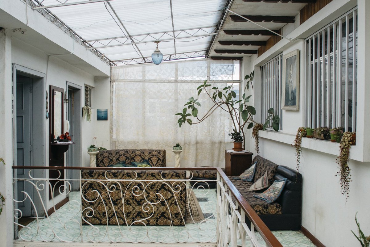 nataliag37's tweet photo. Mi hermana ha hechos estas fotos de la casa de mis abuelos vacía. Este año dejará de existir y es un poco como el fin del mundo. https://t.co/zmDphlZsjY