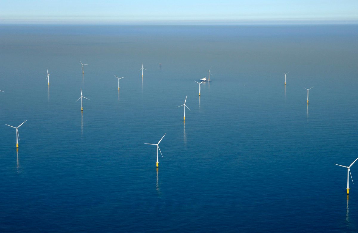 Ministerie_EZK's tweet photo. Vandaag om 18:00 uur wordt bekendgemaakt welk bedrijf het windpark gaat bouwen op de Nederlandse Noordzee op de kavels III en IV van windenergiegebied Hollandse Kust (zuid). #Energietransitie #Windenergie #Windopzee #Windwaterworks https://t.co/D57h3o1gQD