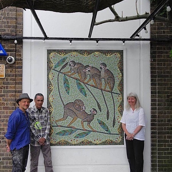 #TessaHunkin at #LondonZoo with @hackneymosaicproject absolutely glorious work, as photographed by <a href="/thegentleauthor/">Spitalfields Life</a> <a href="/zsllondonzoo/">London Zoo</a> | What an amazing family the #Hunkins are, Tessa with her mosaic/community, &amp; brother Tim <a href="/NovAutomation/">Novelty Automation</a>👍… dlvr.it/R88VT4