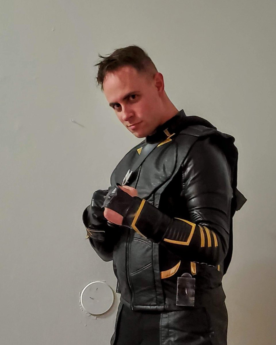 CosplayLundy's tweet photo. #endgame #hawkeye will be making his debut at @reallycoolcomiccon on July 20th. 
#RC3 #reallycoolcomiccon #avengersendgame #newcostume #clintashaforlife #clintbarton https://t.co/Ems4FcsXmJ