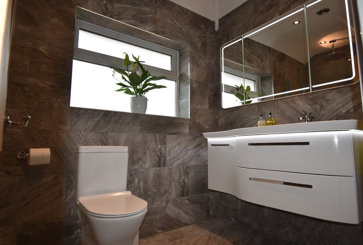 Are you renovating your home?🔨🏡

We offer contemporary, modern and even rustic bathrooms! Why not book a meeting with our team to discuss your needs?!🗣

☎️ 01482 247321